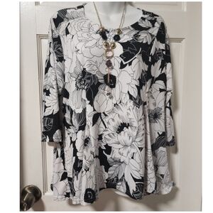 Women's Floral Top Black & White Print (Size M)